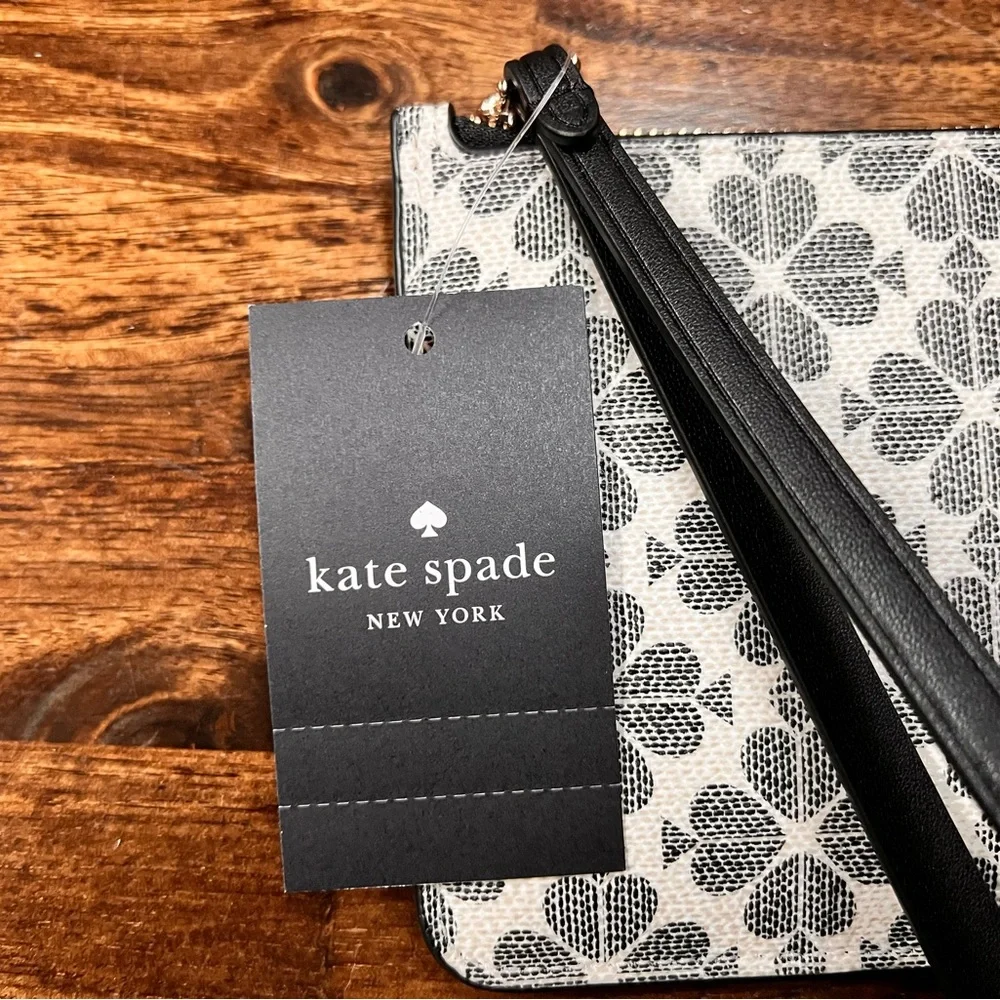 Kate Spade ♠️ Lucy Spade Flower Medium L-zip Wristlet - Picture 7 of 8